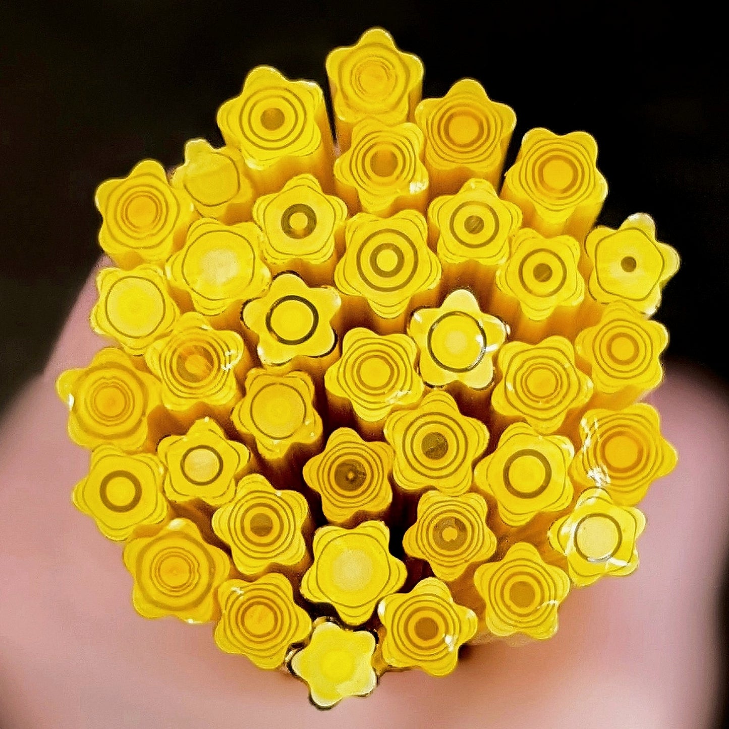 Med/Lrg Buttercup Bouquet COE 96